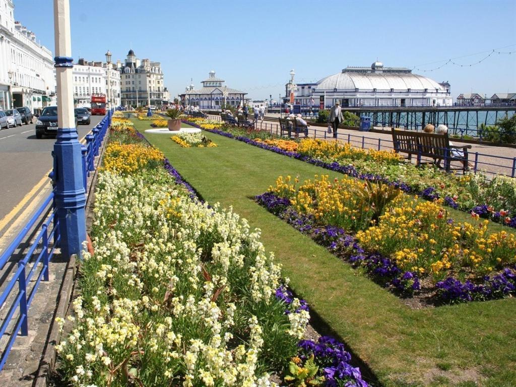 Cromwell House Hotel Eastbourne Ngoại thất bức ảnh