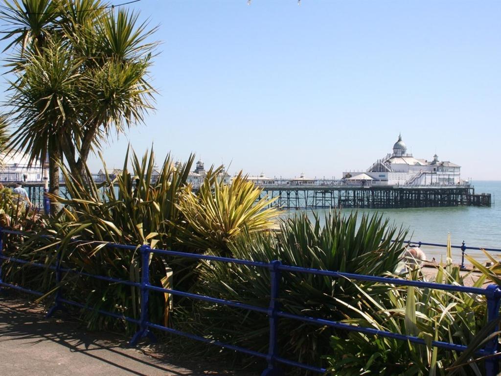 Cromwell House Hotel Eastbourne Ngoại thất bức ảnh
